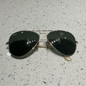 Ray-Ban RB3025 Aviator Classic Sunglasses with Gold Frame